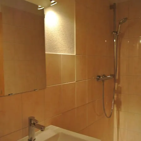 La Tzoum'hostel לה צומאז
